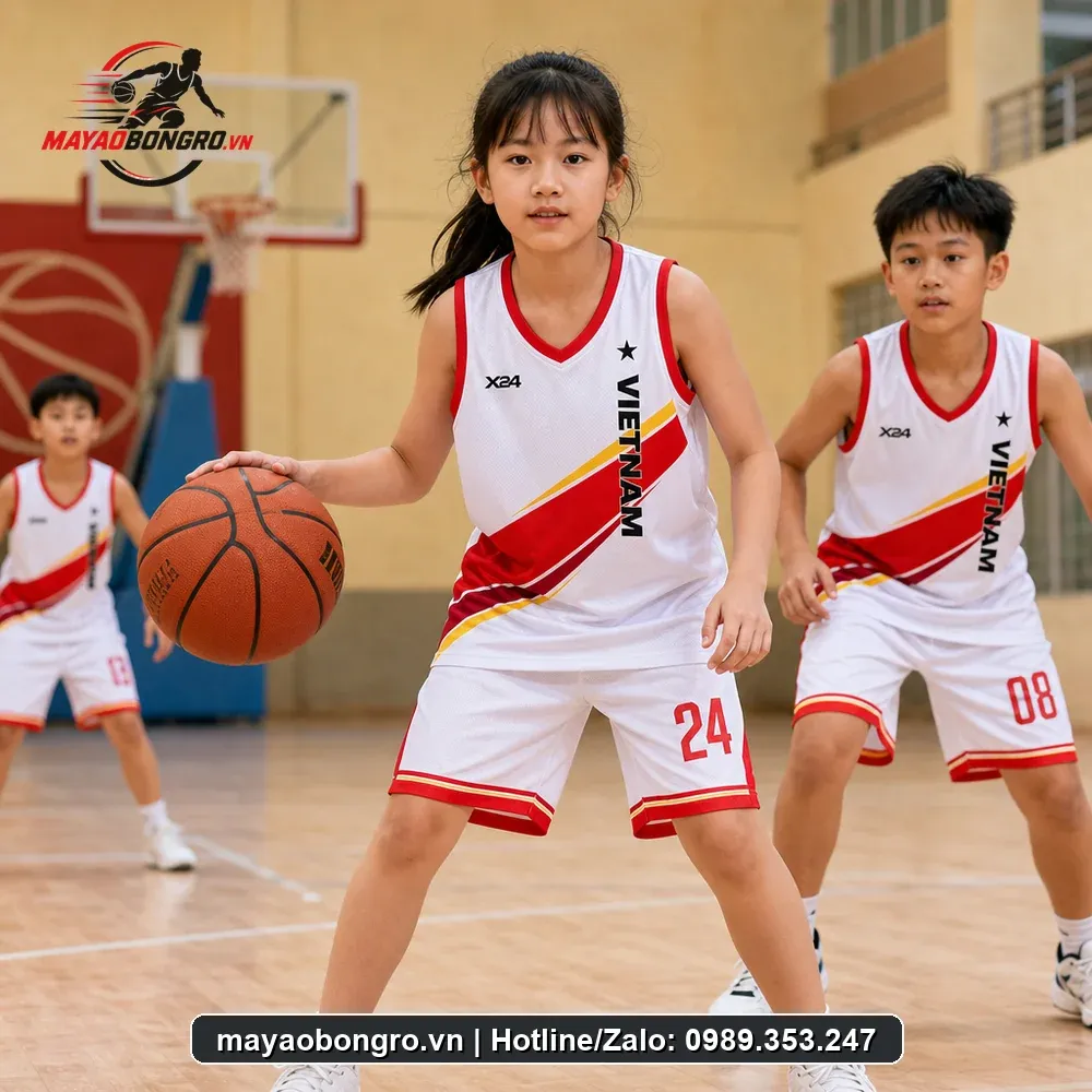Mẫu áo bóng rổ Việt trắng năng động cho trẻ tiểu học, trung học cơ sở.