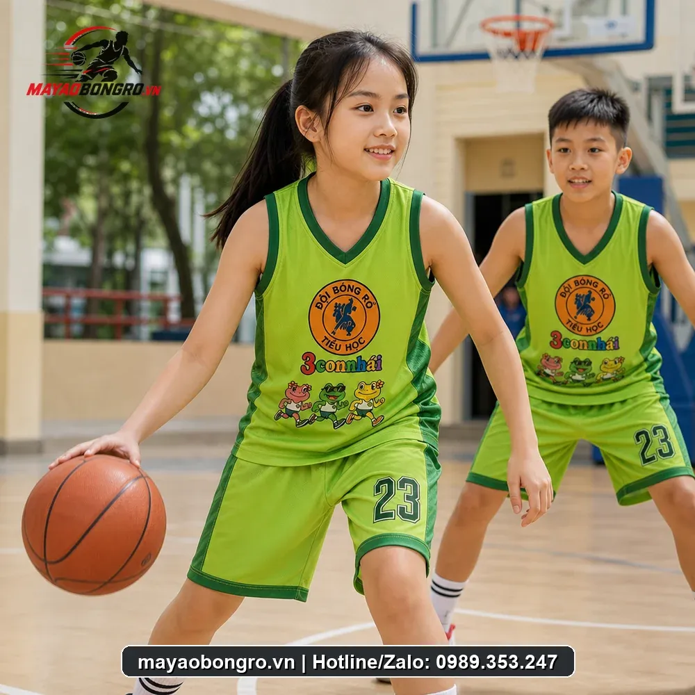 Mẫu áo bóng rổ xanh lá Ba Con cho trẻ tiểu học, trung học cơ sở.