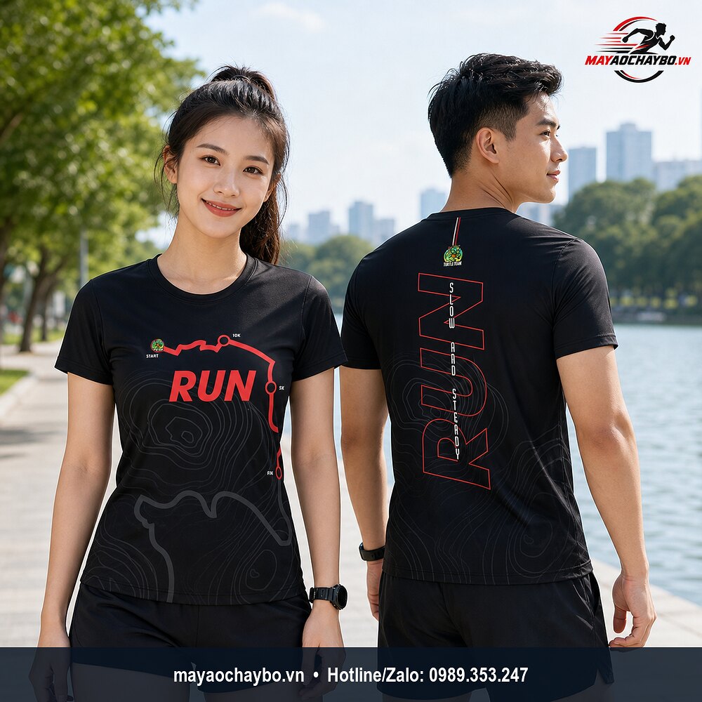 Áo chạy bộ Turtle Team đen đỏ trên người mẫu nam nữ, hiển thị mặt trước và mặt sau