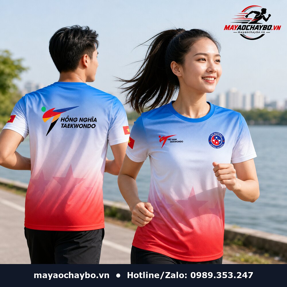 Người mẫu mặc áo chạy bộ Hồng Nghĩa Taekwondo xanh đỏ