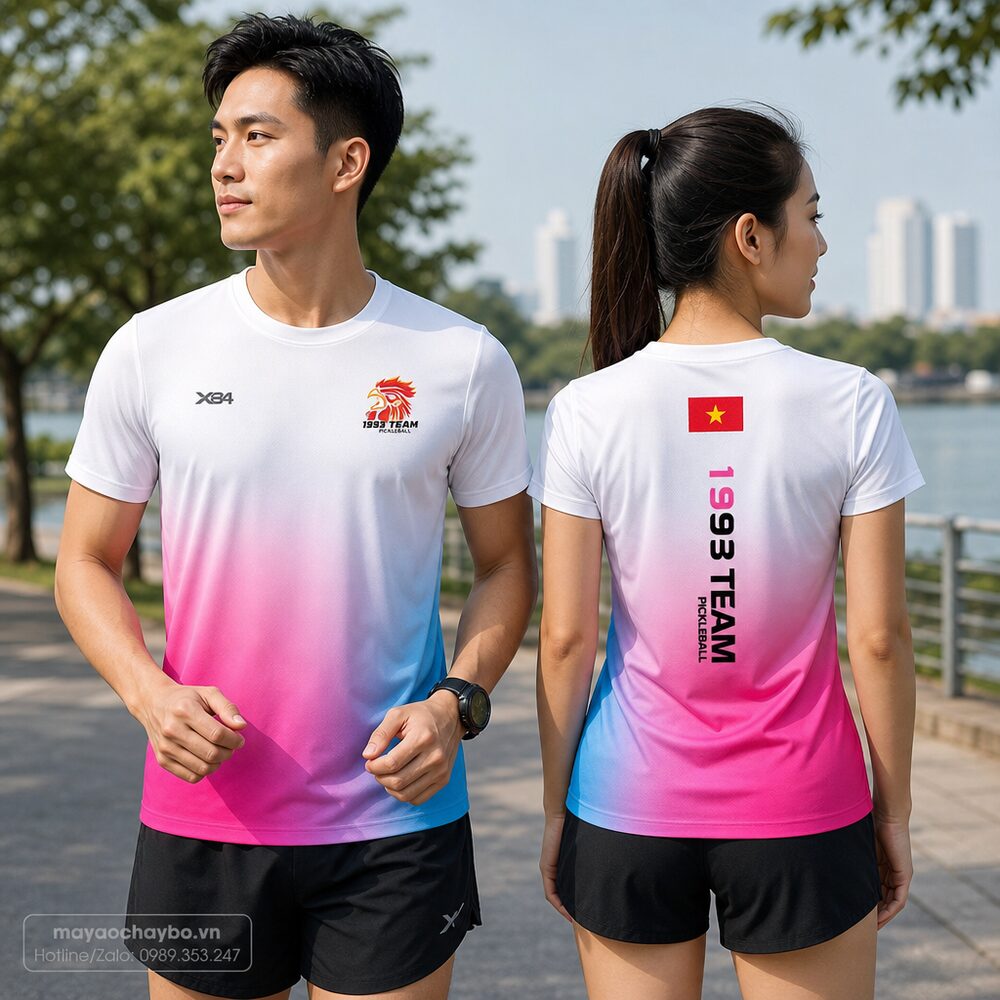 Người mẫu mặc áo chạy bộ Áo Chạy Bộ Trắng Hồng Xanh Gradient - Năng Động & Thời Trang